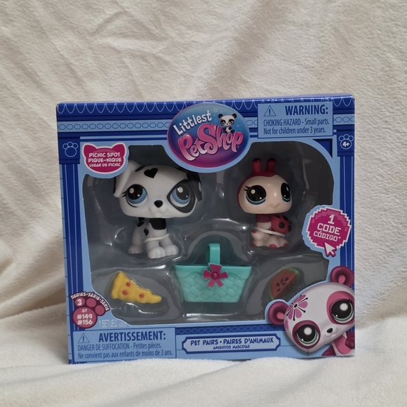 NEW Littlest Pet Shop LPS G7 Series 3 Ladybug #149 & Dalmatian #156 Picnic Spot - Picture 1 of 5